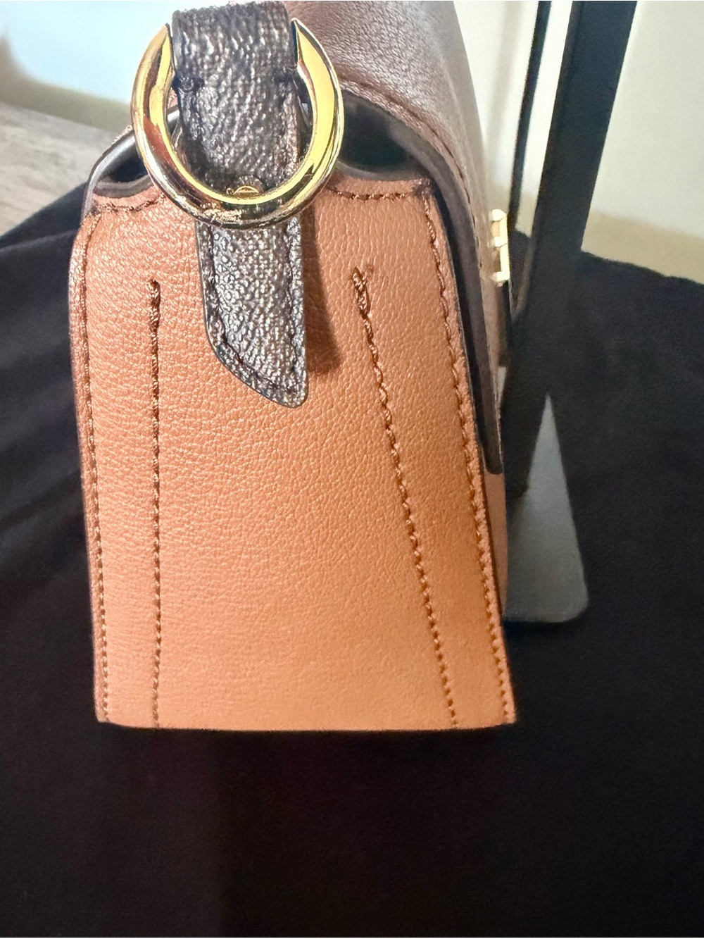 Michael Kors Tan Leather Crossbody with Gold MK Logo - Picture 5 of 8